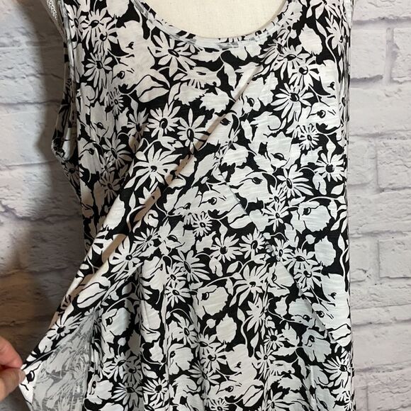 LORD And Taylor Floral Print Layered Front Sleeveless Tank Size Large. - Picture 4 of 10